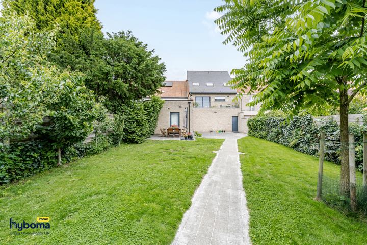 Instapklare woning met handelsruimte in centrum Kortemark