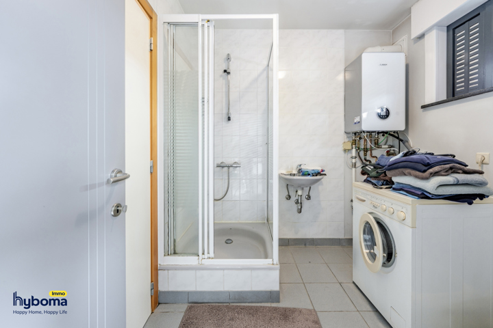 Instapklare woning met handelsruimte in centrum Kortemark