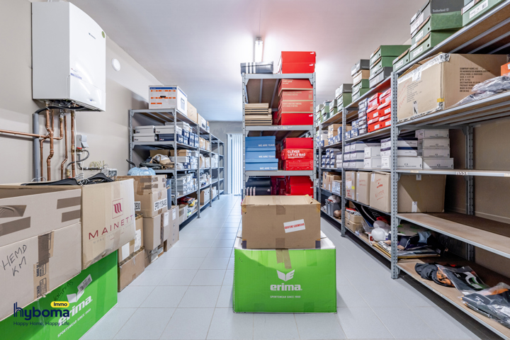 Instapklare woning met handelsruimte in centrum Kortemark
