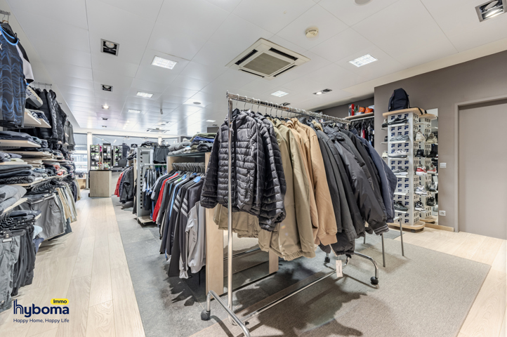 Instapklare woning met handelsruimte in centrum Kortemark