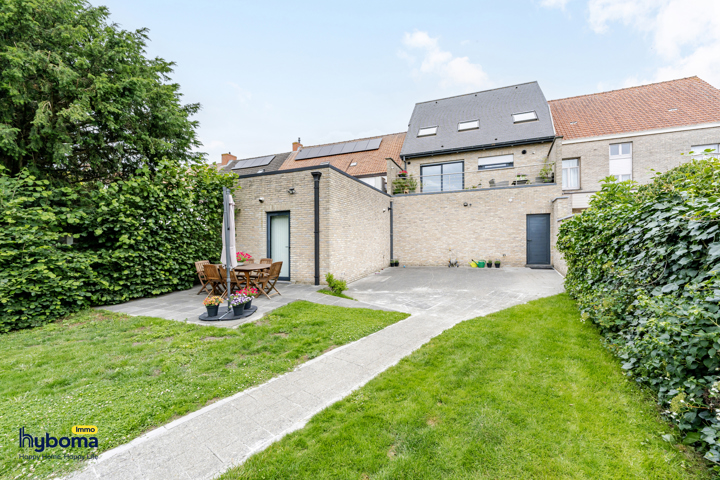 Instapklare woning met handelsruimte in centrum Kortemark