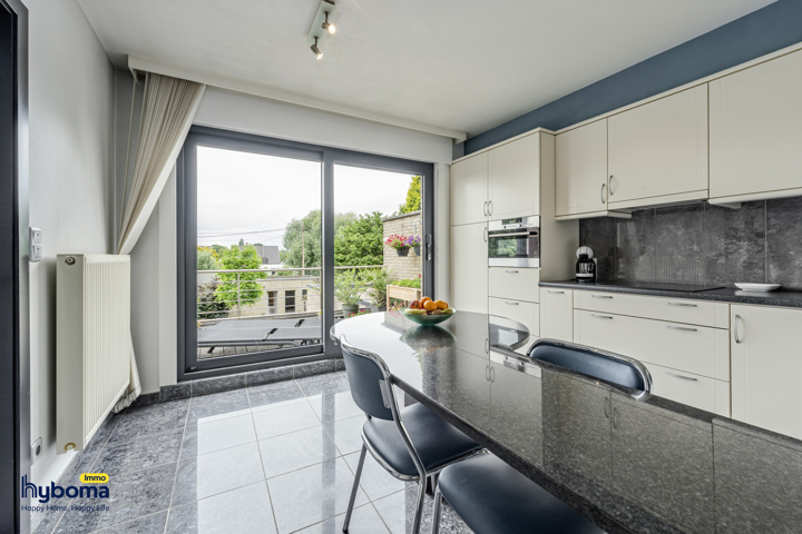 Instapklare woning met handelsruimte in centrum Kortemark