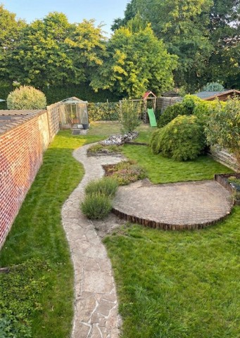Rustig gelegen woning met garage en tuin