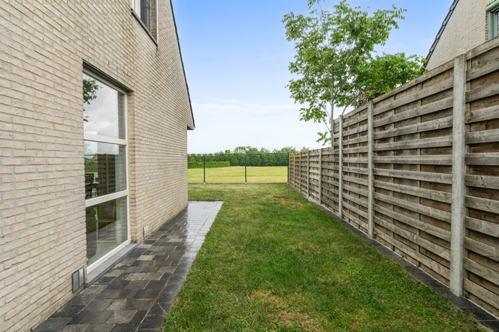 Recente vrijstaande woning met landelijk zicht