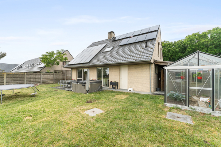 Recente vrijstaande woning met landelijk zicht