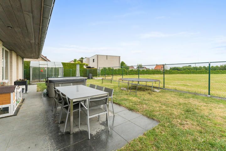 Recente vrijstaande woning met landelijk zicht