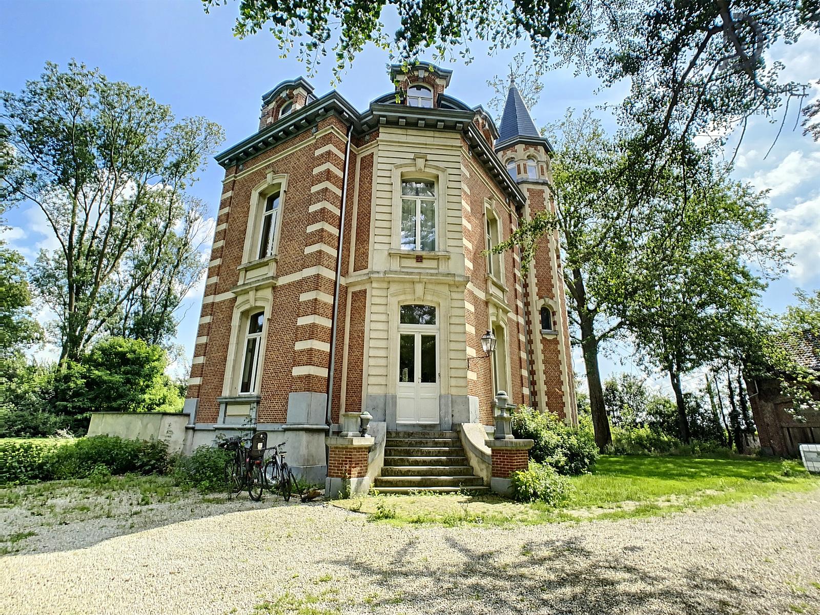 Magnifique propriété dans un parc
