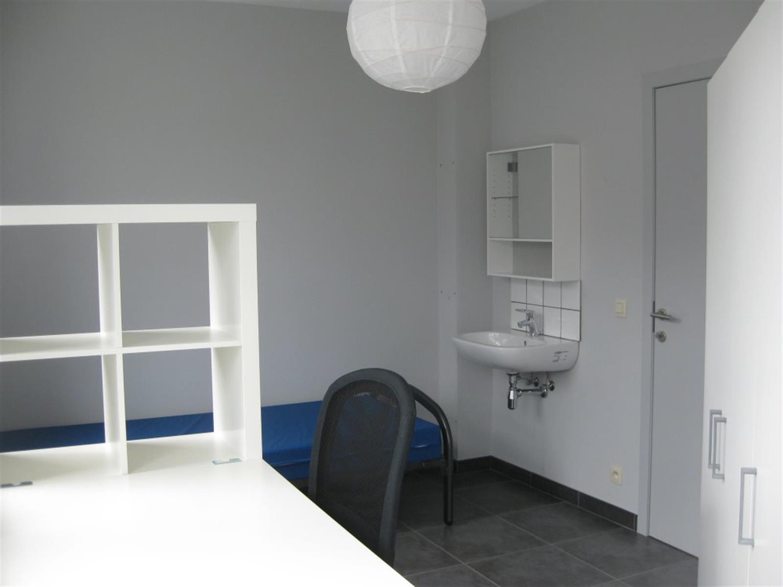 Chambre meublée pour ETUDIANT 2ème étage