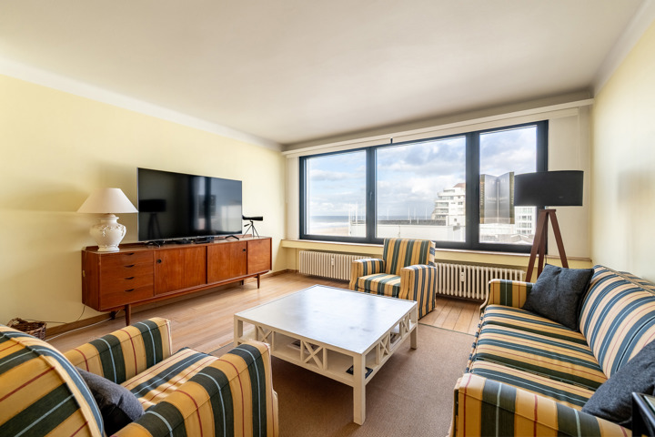 Appartement lumineux avec vue latérale sur la mer 