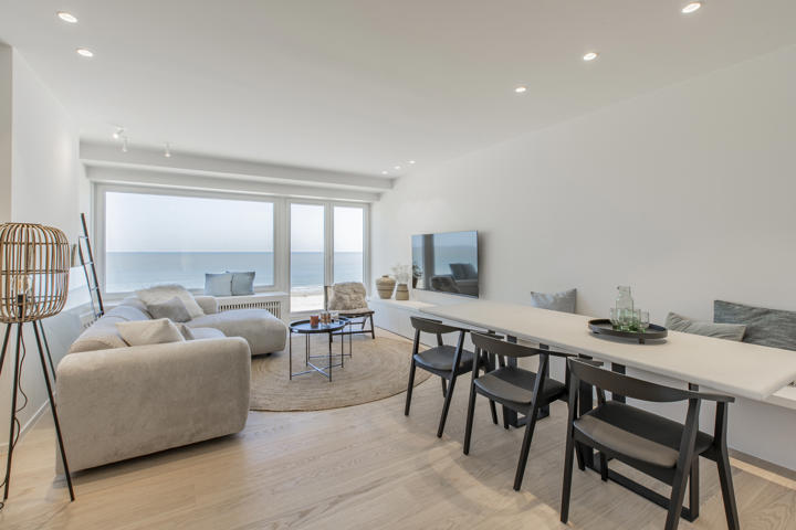 Volledig gerenoveerd appartement met super zeezicht