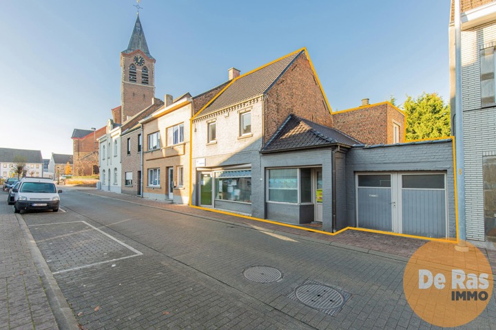 MERE -  Multifunctioneel pand met commerciële ligging. 3