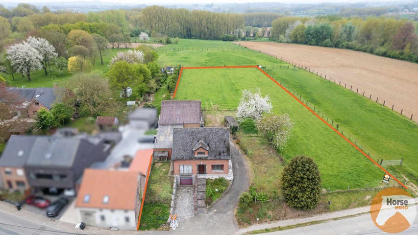 HERZELE - Woning met bijgebouw op 55are 1