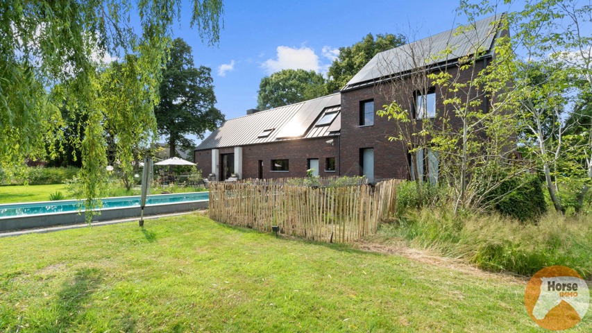 BERINGEN - Achterin gelegen woning op 1ha45 18