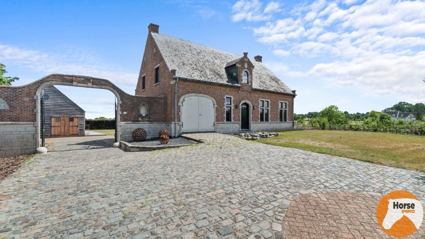 PUTTE - Mooi afgewerkte woning met bijgebouw op 63 are 12