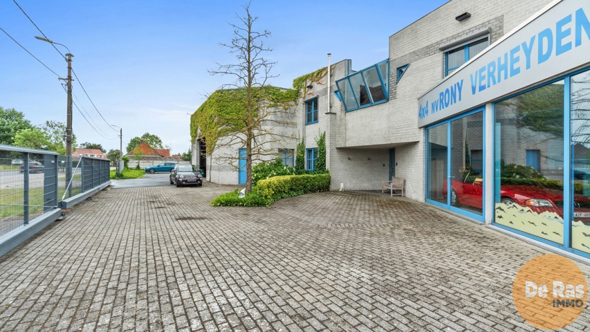 KALKEN - Op AA locatie gelegen handelspand met ruim appartement 1