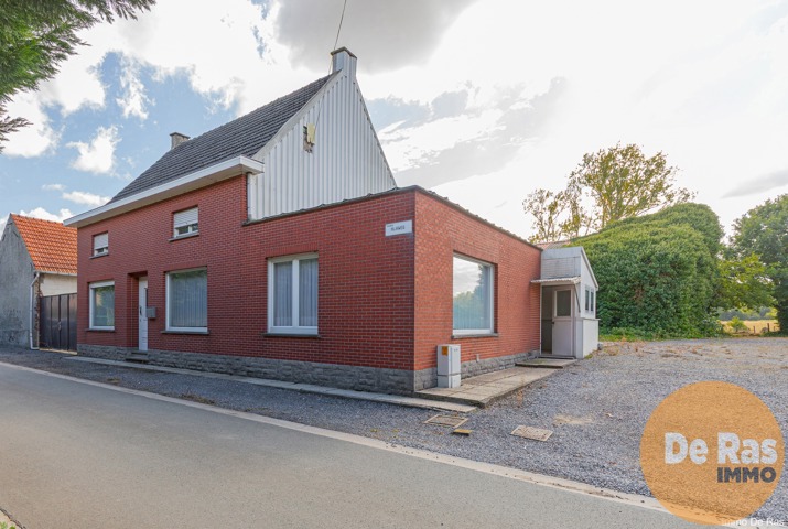 LEDE– Te renoveren woning op perceel van 12a 71ca 13