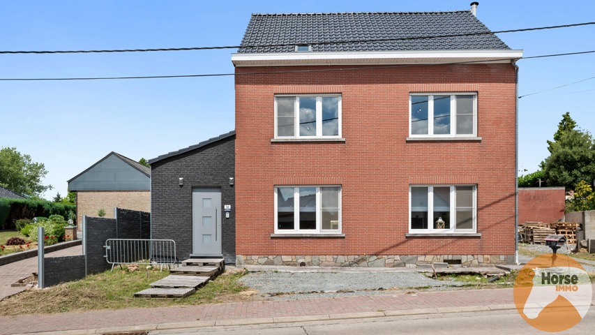 MOERBEKE - Gerenoveerde woning met aanpalende weide en stallen 12