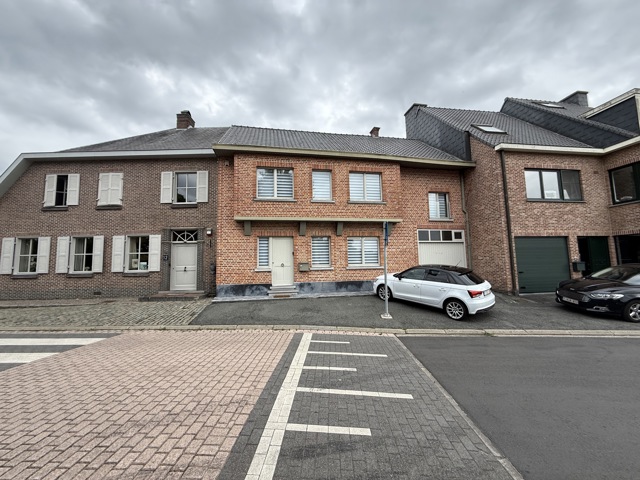 BURST - Ruime woning met garage. 6