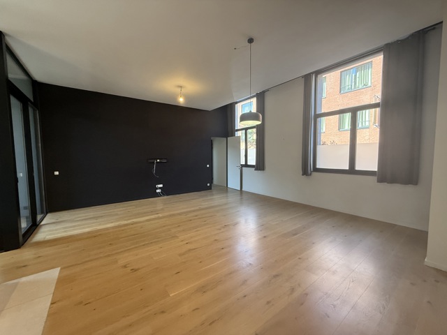 AALST - CENTRUM - Lichtrijk gelijkvloers appartement met staanplaats 1