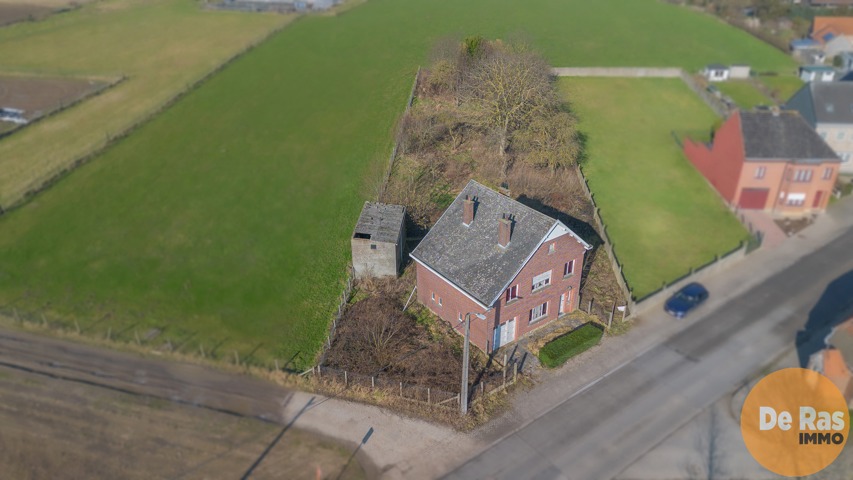 AAIGEM - Te renoveren woning met groot perceel 2