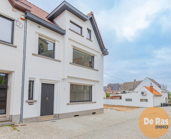 HILLEGEM – Mooi gerenoveerde woning met aangename tuin 9