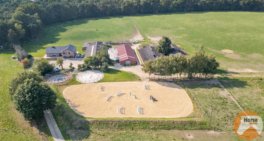 OUDSBERGEN - Prachtig gelegen woning met loodsen 8