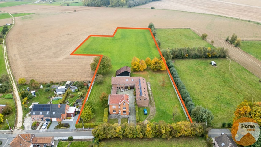 PAPIGNIES - Karaktervolle woning met stallingen op 1,6 ha 1