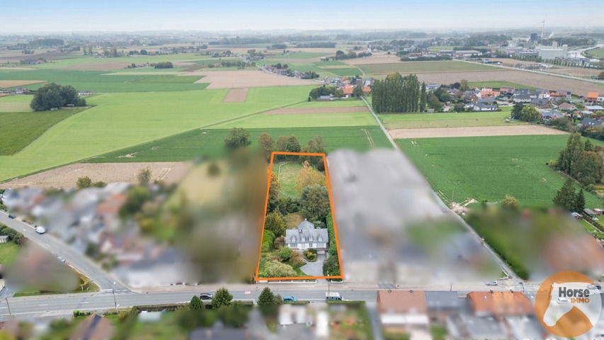 PECQ - Ruime gezinswoning met bijgebouw op +- 44are 2