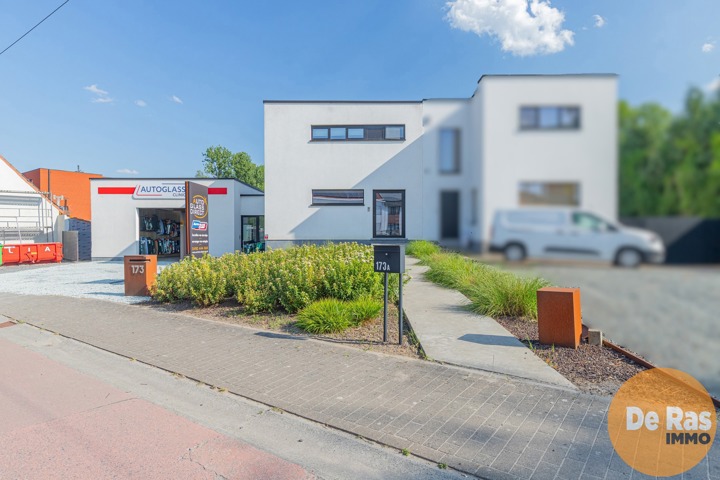 ERPE-MERE - Gerenoveerde halfopen woning met loods in Erpe 11