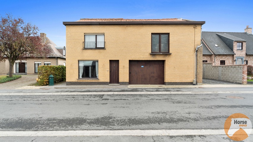 KNESSELARE - Renovatiewoning op ruim perceel van 19 are 5