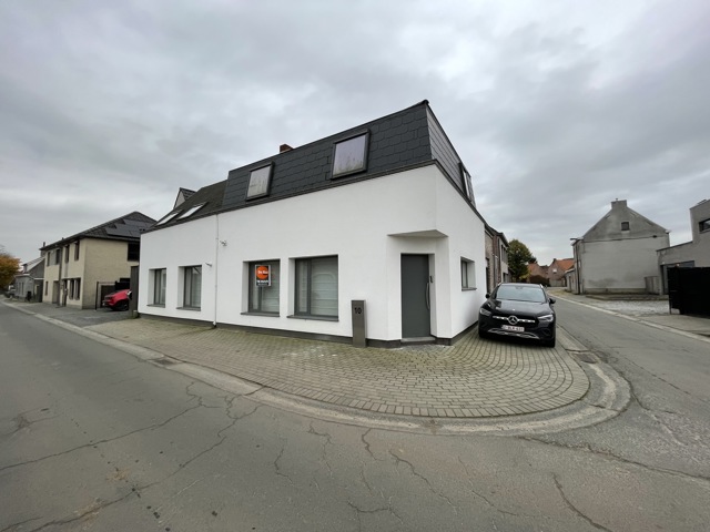 UITBERGEN - Gerenoveerde woning vlakbij de dorpskern. 3