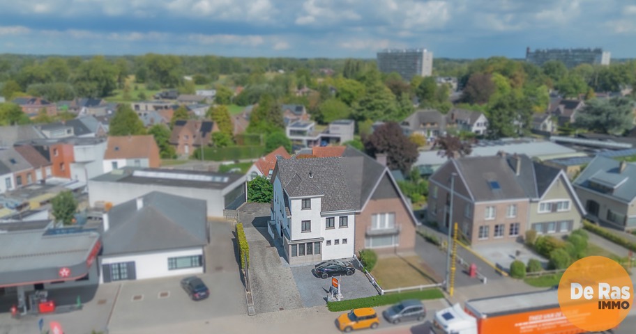 AALST – Woning met uitstekende commerciële ligging en tal van mogelijk 4