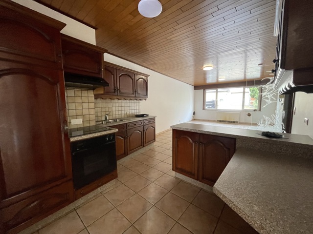 EREMBODEGEM - Gelijkvloers appartement met garage. 3