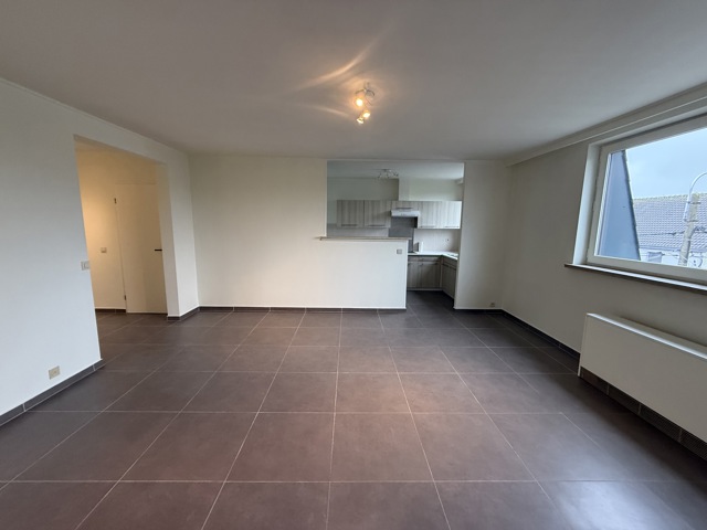 WANZELE - Ruim appartement mét garage. 3