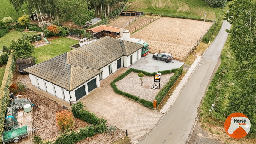 VRASENE - Recent gerenoveerde woning met paardenstallen 4