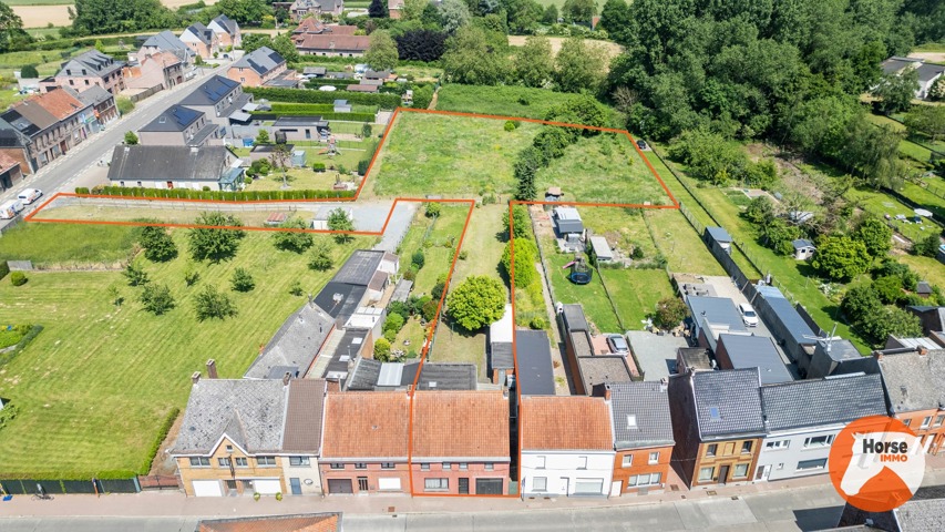 ZOTTEGEM - Te renoveren woning op ruim perceel van ca 45a 10