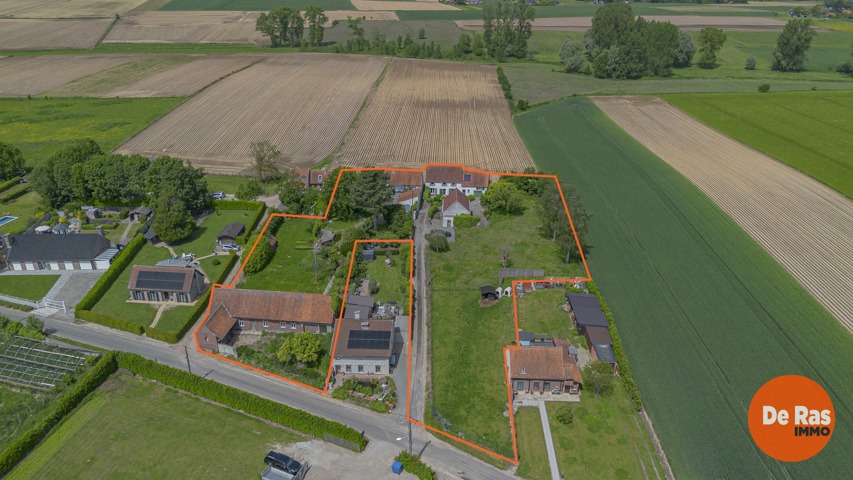 BRAKEL – Unieke eigendom met twee woningen op ca. 48 are 1