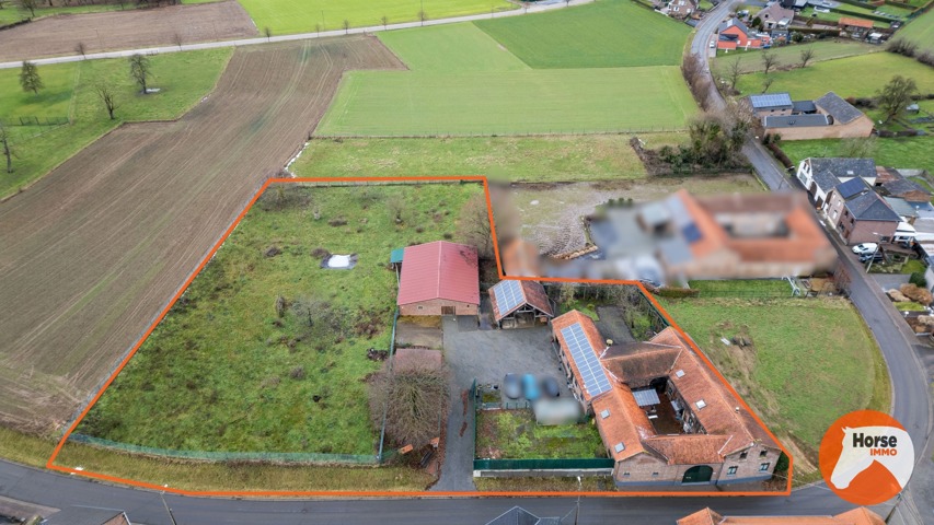 BILZEN - Charmante vierkantshoeve met werkplaats 18