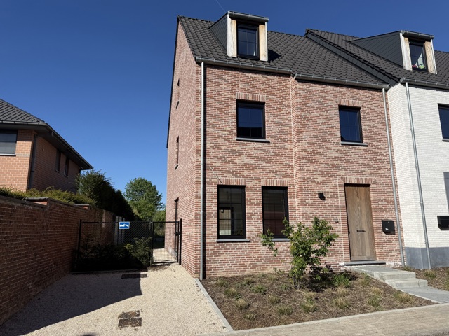 HILLEGEM - Nieuwbouw BEN-woning vlakbij de dorpskern.