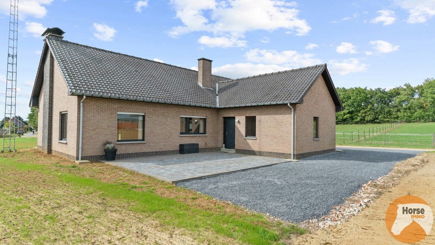 SCHAFFEN - Landbouwwoning op +/- 4,2 ha en paardenstalling 2