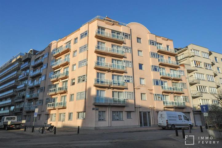 Double emplacement de voiture pour 2 voitures, sur la Jozef Nellenslaan près du Casino.