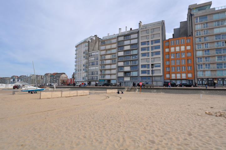 Garage situé sur la digue à Duinbergen.