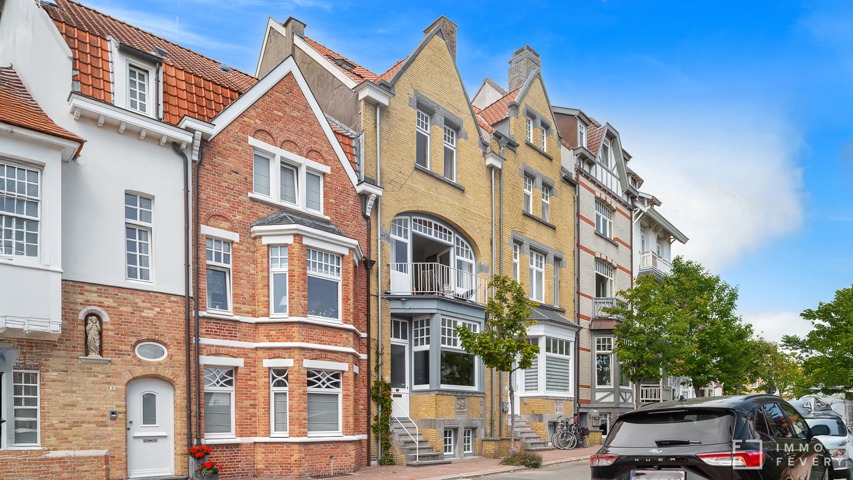 Maison unique et spacieuse à vendre au cœur de Duinbergen.