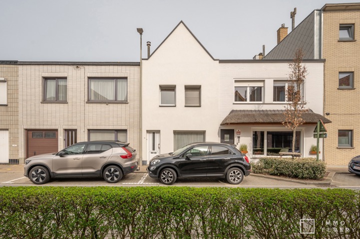 Maison située très centrale avec un joli jardin, à quelques pas du marché des légumes à Knokke.