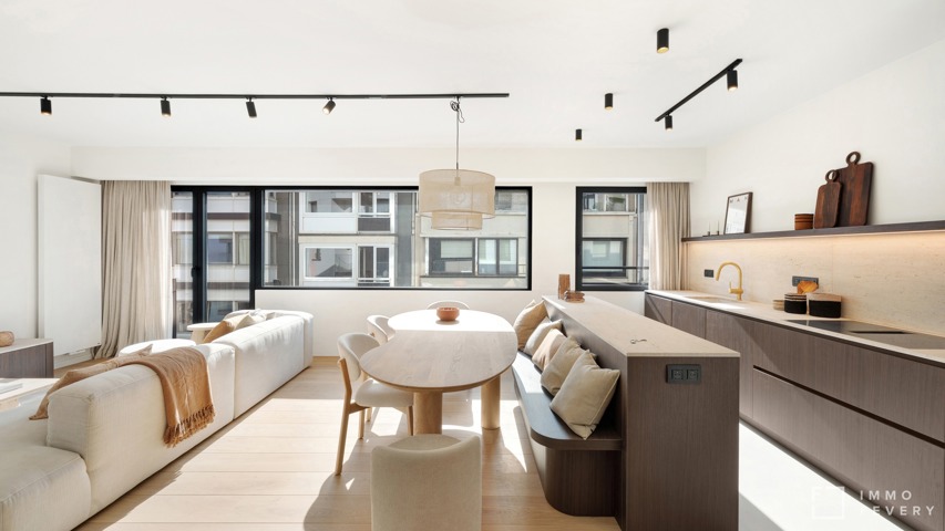 Appartement entièrement rénové, à 2 pas de la digue au Zoute.