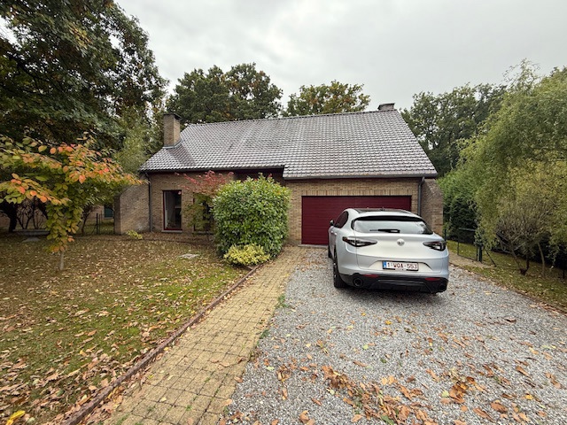 Superbe villa 4 façades 3ch + 1 bureau, terrasse, garage et jardin.