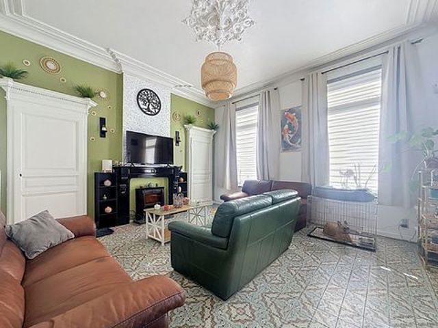 JUMET ? Spacieuse maison 8 chambres avec magnifique jardin.