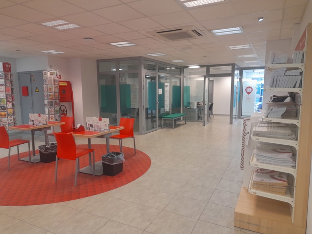 IMMEUBLE AVEC SURFACE COMMERCIALE ET APPARTEMENT 3 CHAMBRES