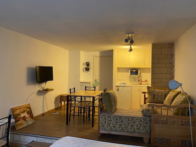 BEAU STUDIO IDEALEMENT SITUE EN PLEIN COEUR DE SAINT-GILLES