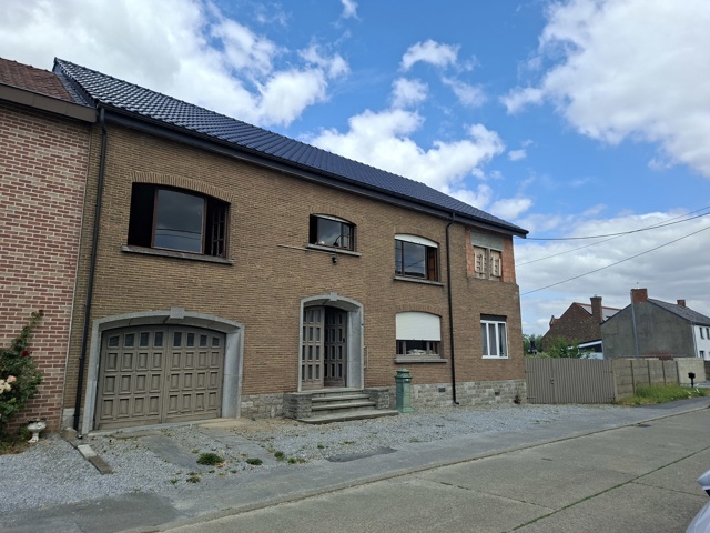 MAISON A RENOVER, 3 FACADES, MINIMUM 4 CHAMBRES, GARAGE, GRAND JARDIN